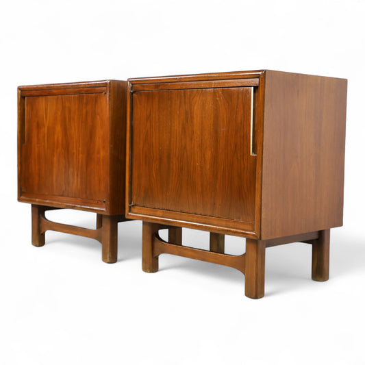 Pair of 1960s Cavalier walnut nightstands with hinged doors and sculpted bases
