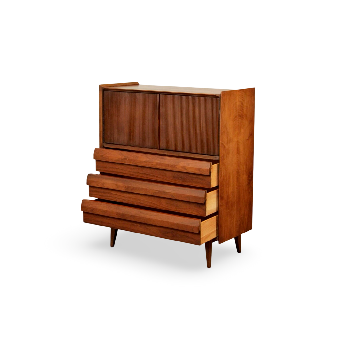 Walnut MCM dresser with tapered legs, vintage 1960s design
