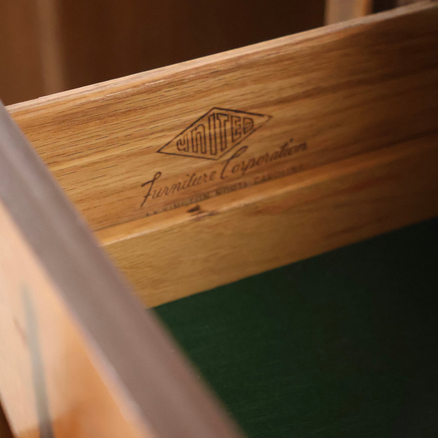 United Furniture Vintage Mid Century Modern Buffet Credenza c. 1960s