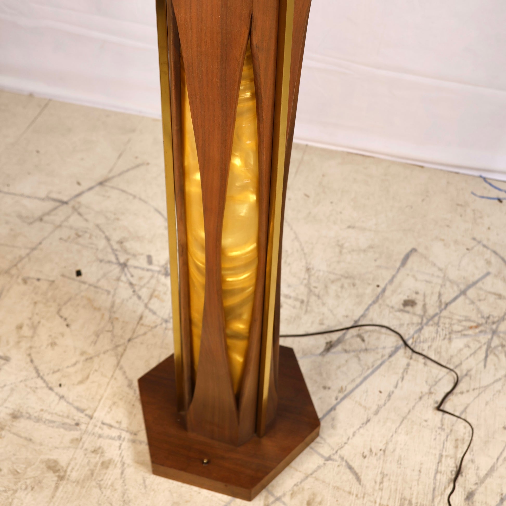 1960s MCM floor lamp with futuristic form and organic floral-inspired design