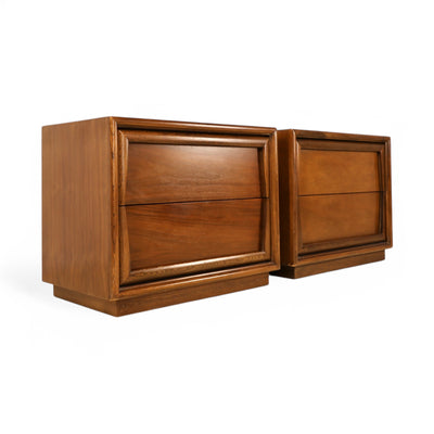 Kroehler Vintage Mid Century Modern Pair of Nightstands c. 1960s — front view