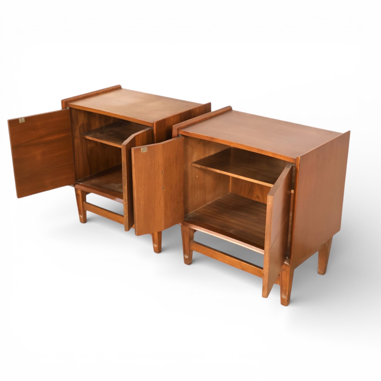 Specialty Woodcraft Inc. Vintage Mid Century Modern Pair of Nightstands c. 1960s
