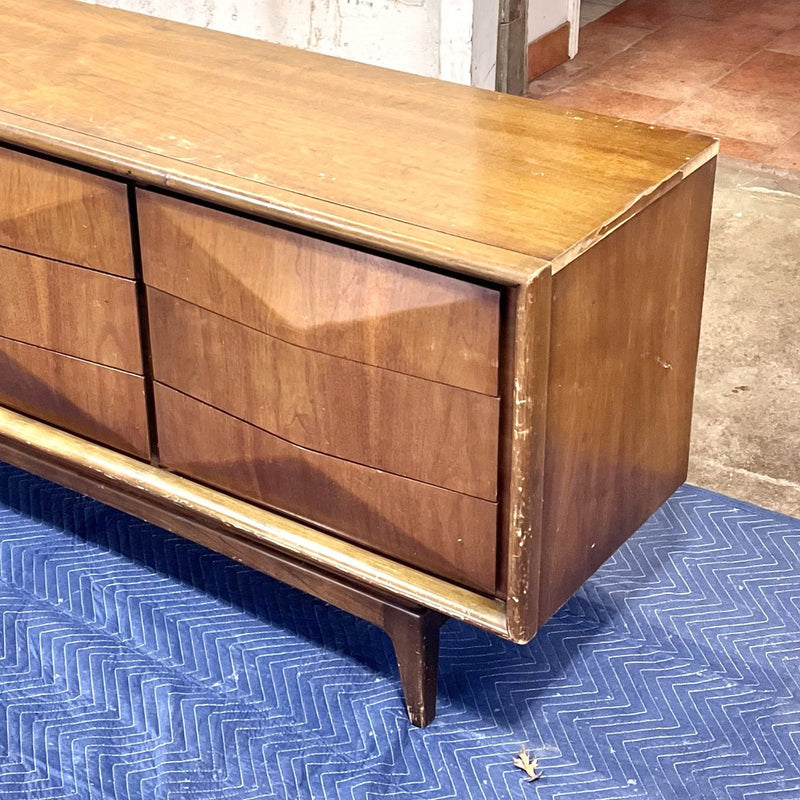 Right corner of the lowboy before restoration