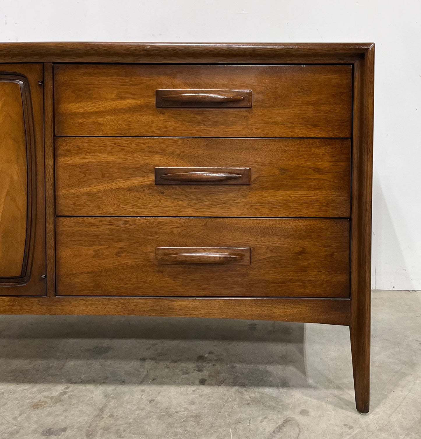 Tapered and Sculpted Legs for Vintage Elegance - Broyhill Emphasis Mid Century Modern Vintage 1960s