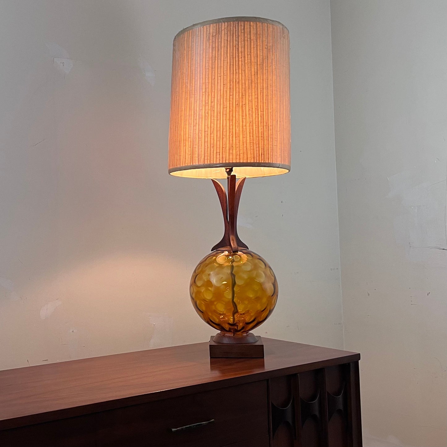 Mid Century Modern Vintage 1960's Modeline Style Table Lamp
