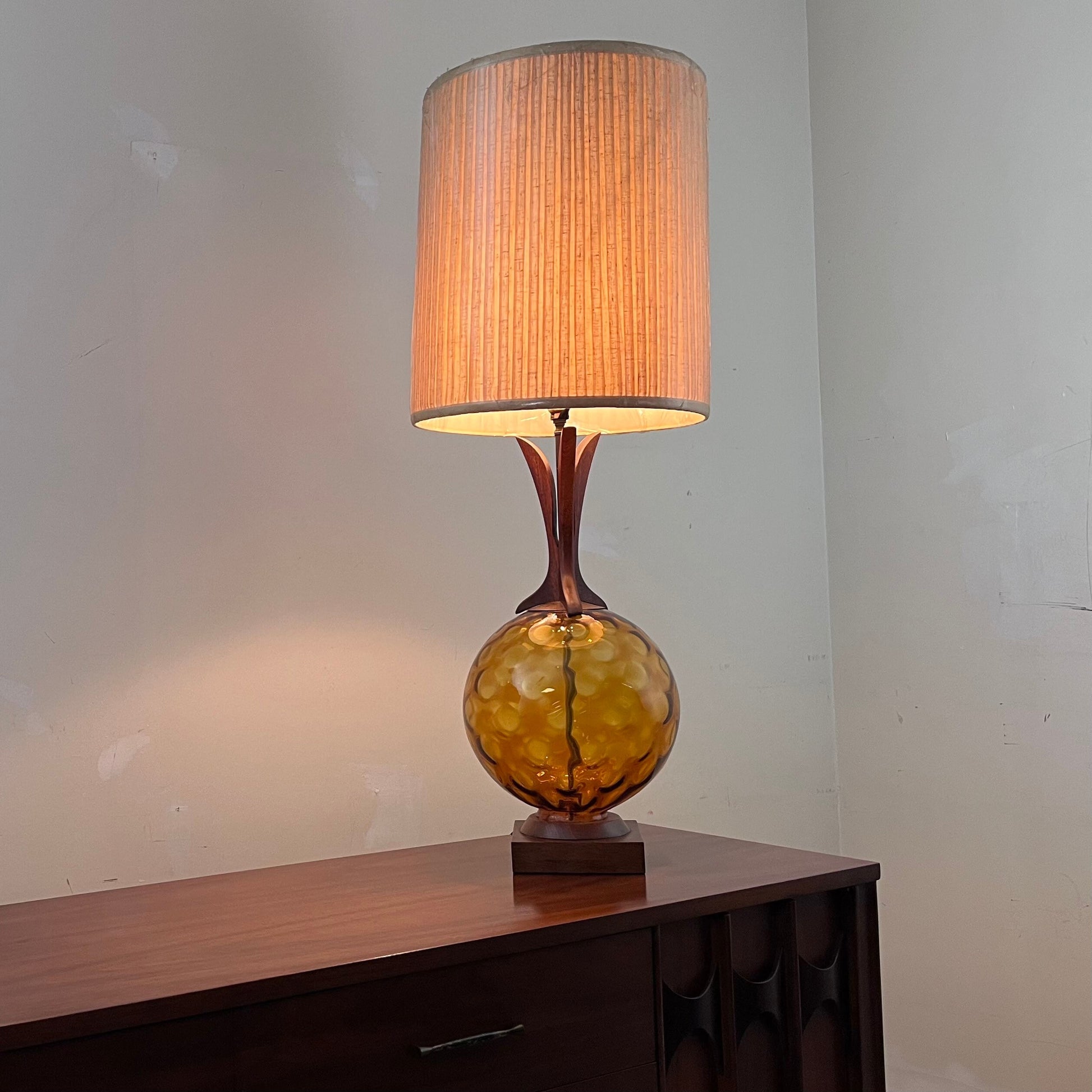 Mid Century Modern Vintage 1960's Modeline Style Table Lamp
