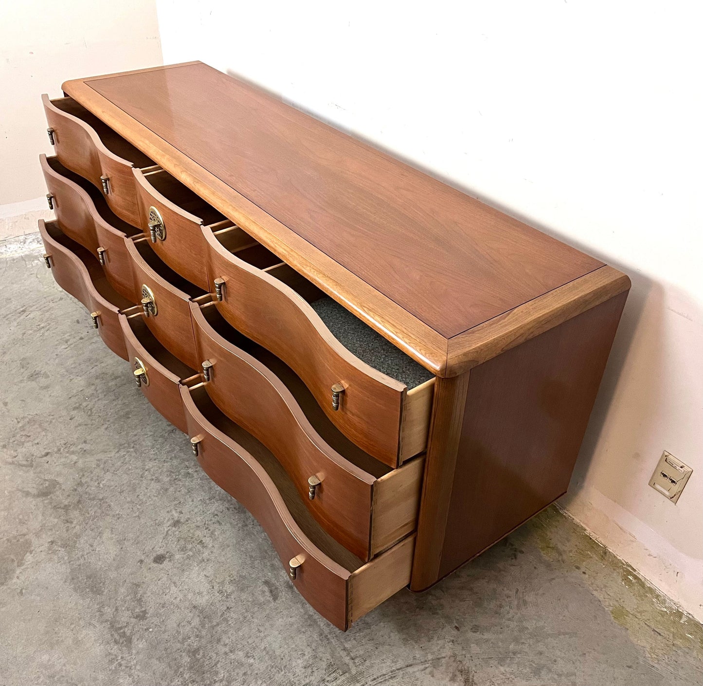 Kent Coffey “The Penthouse” Mid Century Modern 9 Drawer Long Dresser c. 1960s