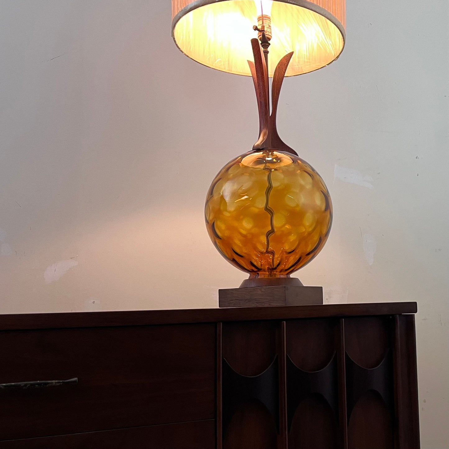 Mid Century Modern Vintage 1960's Modeline Style Table Lamp
