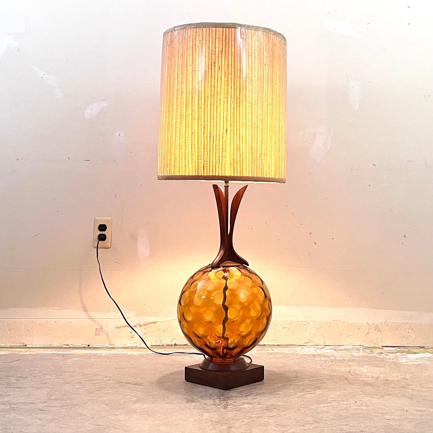 Mid Century Modern Vintage 1960's Modeline Style Table Lamp