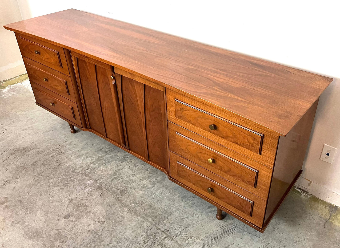 Vintage Concave Mid Century Modern Longboy 9 Drawer Dresser c. 1960s