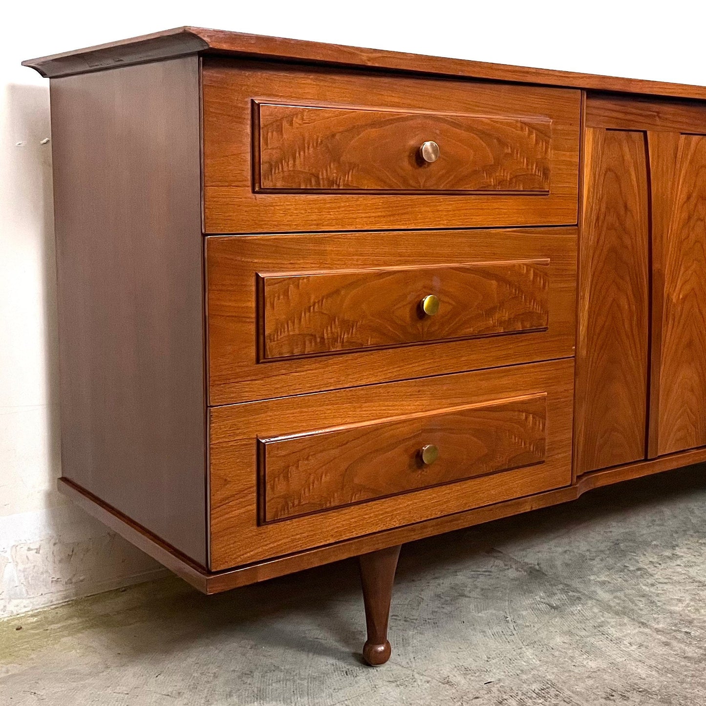 Vintage Concave Mid Century Modern Longboy 9 Drawer Dresser c. 1960s