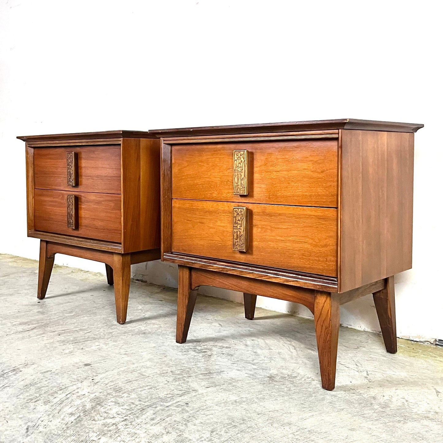 Bassett Mayan Pair of Vintage Mid Century Modern Nightstands 1960s
