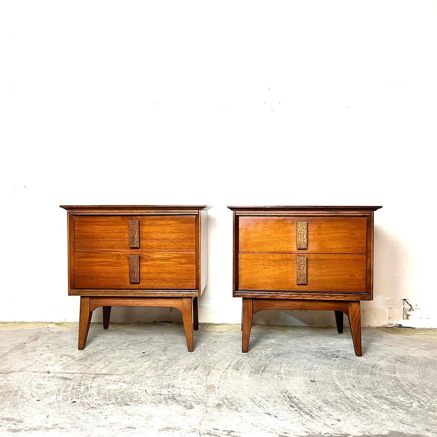 Bassett Mayan Pair of Vintage Mid Century Modern Nightstands 1960s