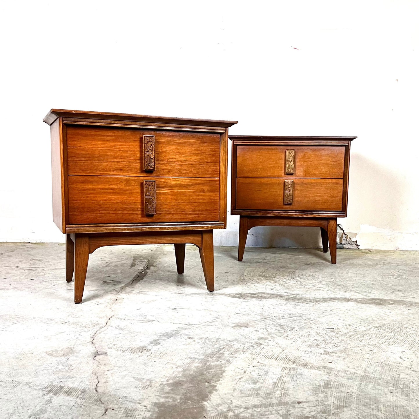 Bassett Mayan Pair of Vintage Mid Century Modern Nightstands 1960s