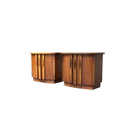 Vintage Thomasville nightstand with ribbed facade and walnut sculpted ellipses