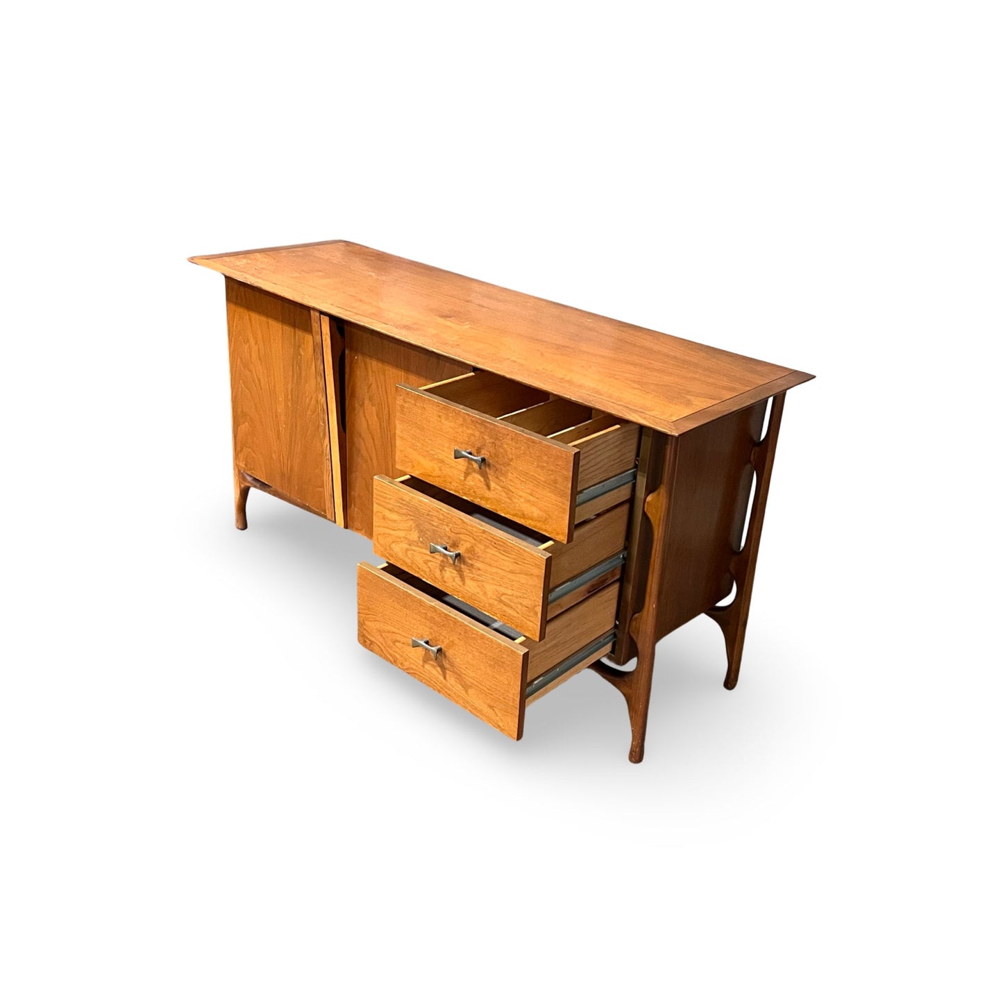 Timeless sideboard with three drawers and distinctive “bow tie” metal knobs.