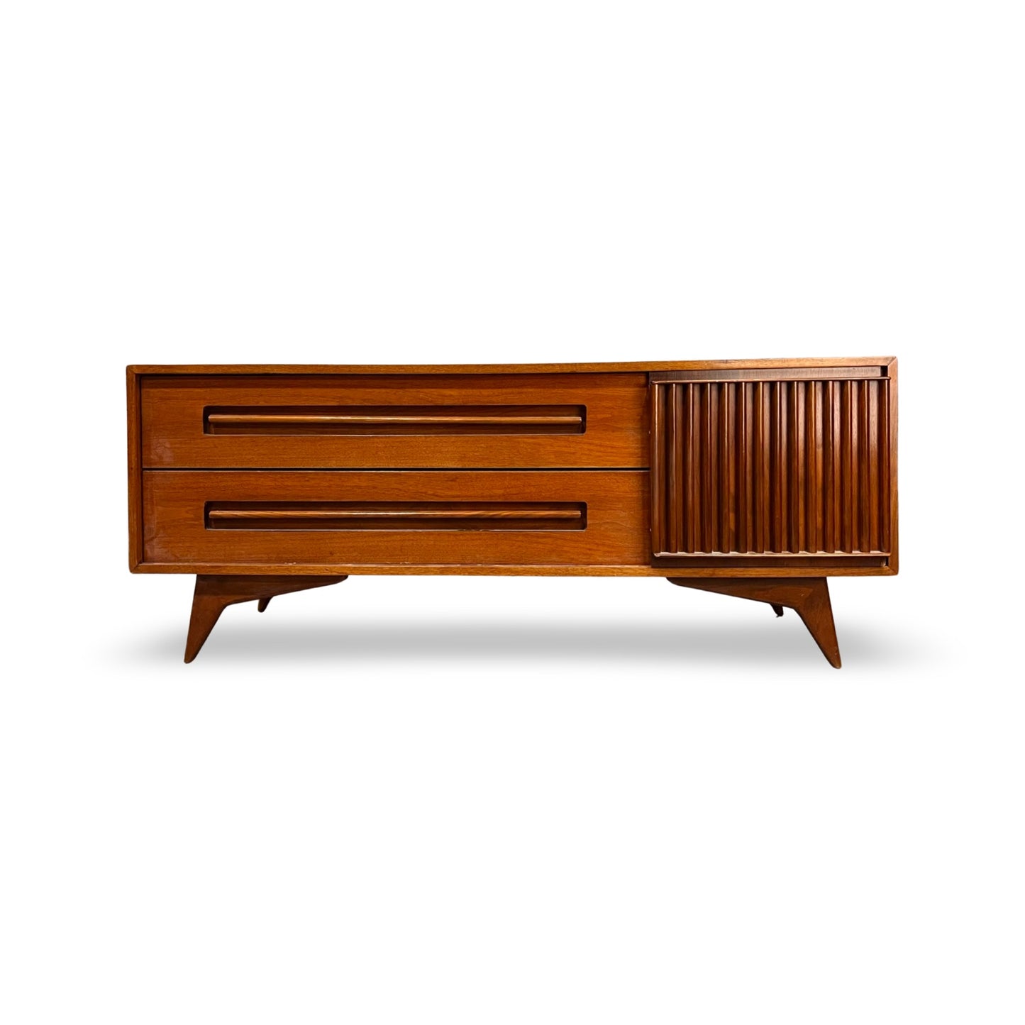 Young Manufacturing Vintage Mid Century Modern Low Profile Credenza Dresser c. 1960s