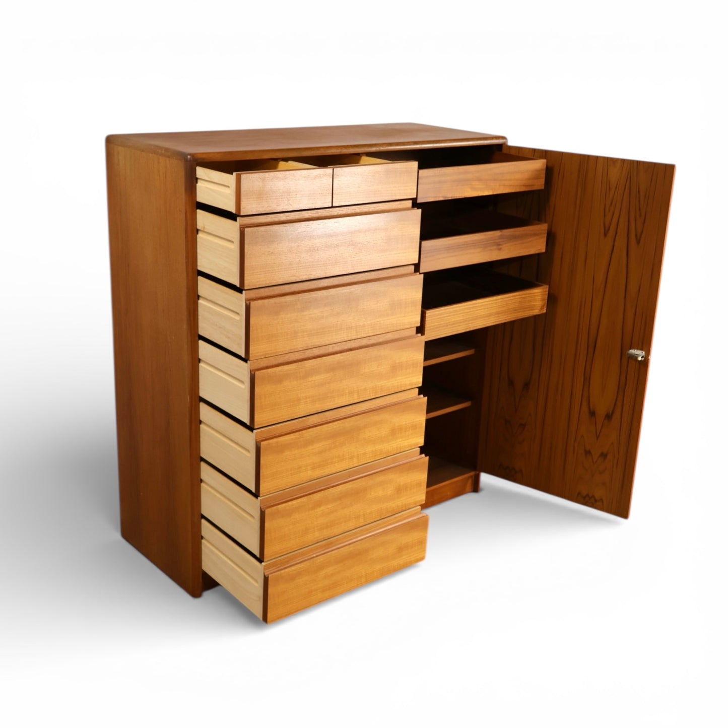 Nordisk Andels-Eksport Vintage Mid Century Danish Modern Highboy Teak Dresser c. 1970s