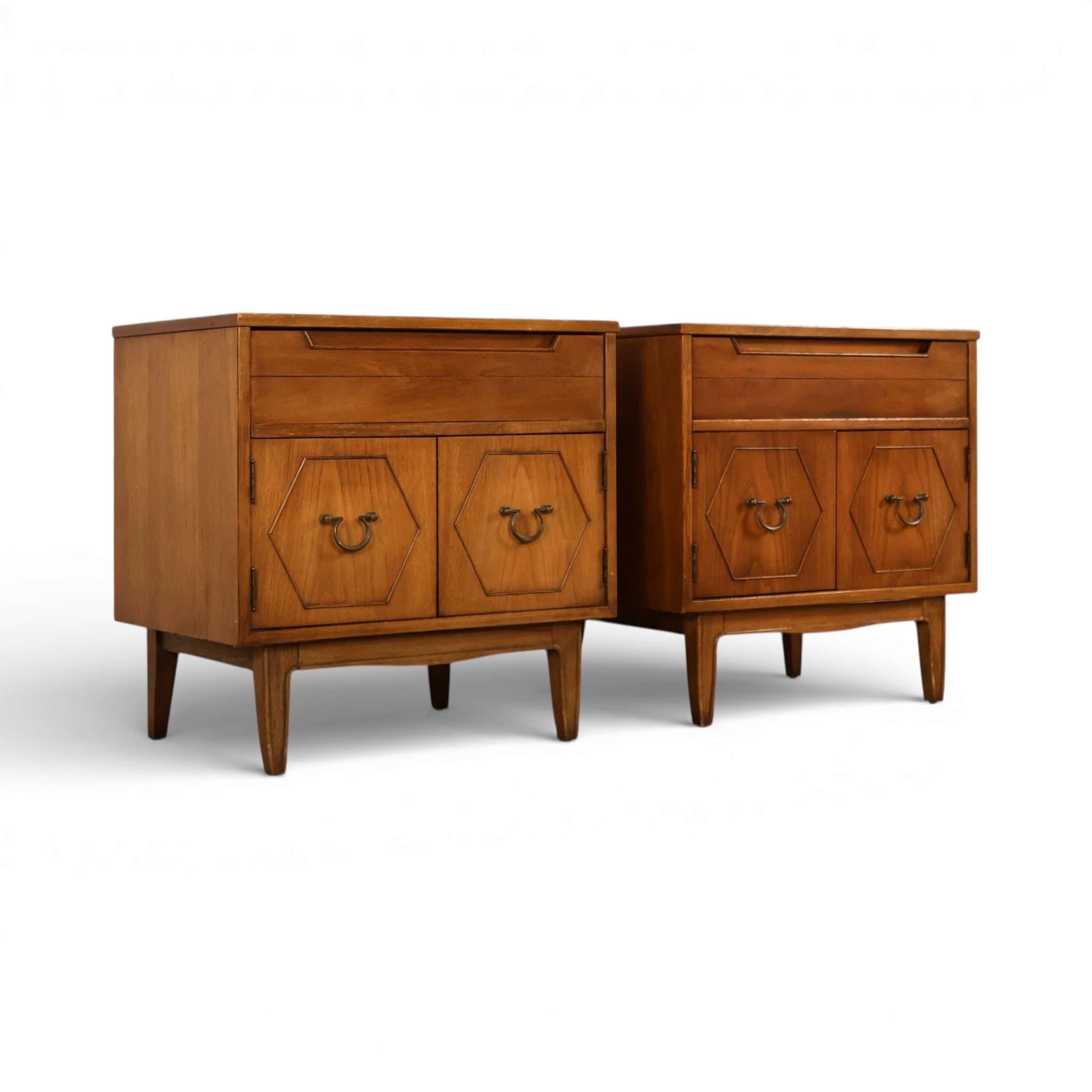 Thomasville Omega Vintage Mid Century Modern Pair of Nightstands c