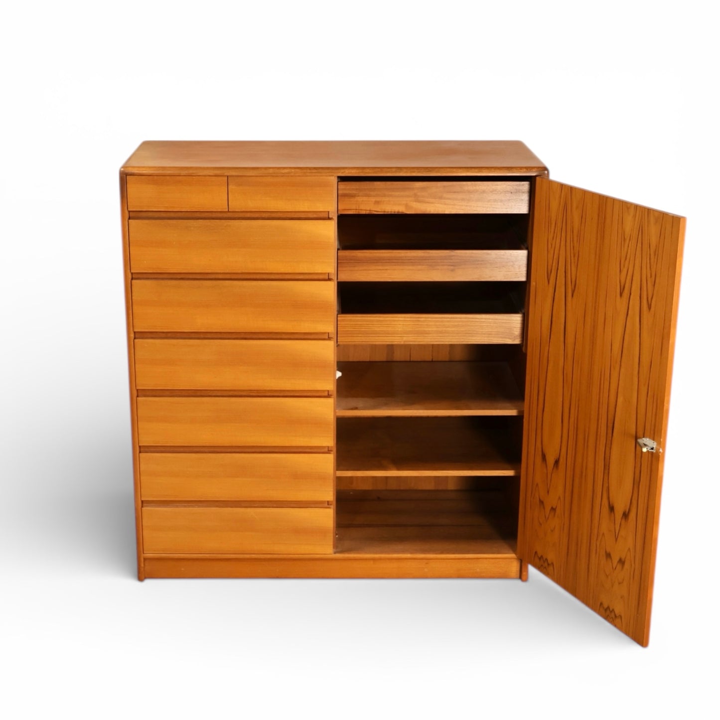 Nordisk Andels-Eksport Vintage Mid Century Danish Modern Highboy Teak Dresser c. 1970s