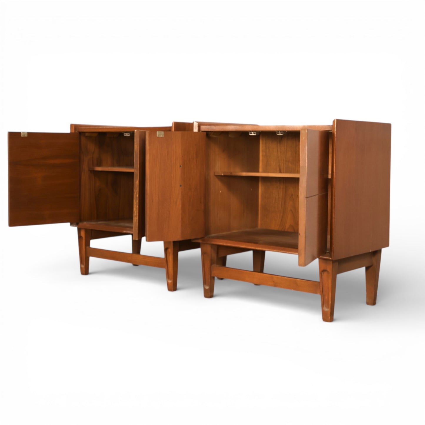 Specialty Woodcraft Inc. Vintage Mid Century Modern Pair of Nightstands c. 1960s