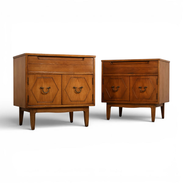 Thomasville Omega Vintage Mid Century Modern Pair of Nightstands c.... — brass construction, front view