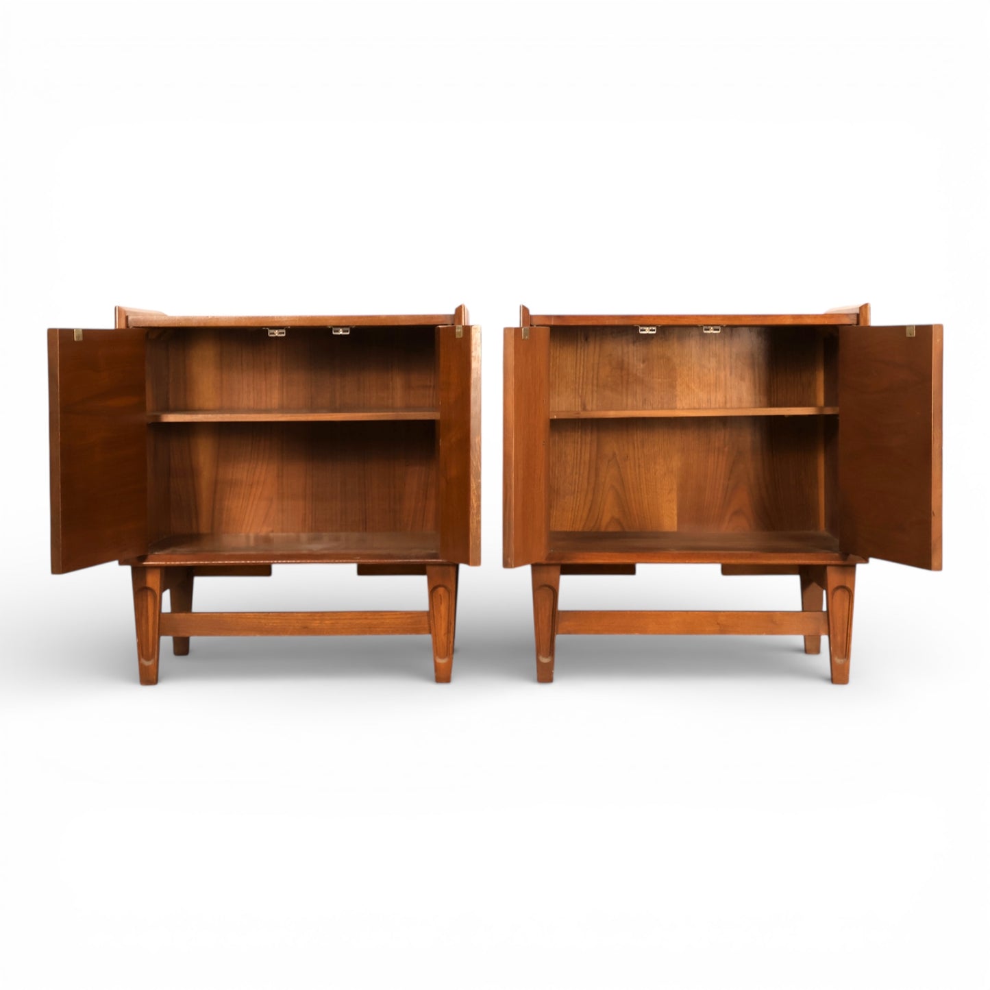 Specialty Woodcraft Inc. Vintage Mid Century Modern Pair of Nightstands c. 1960s