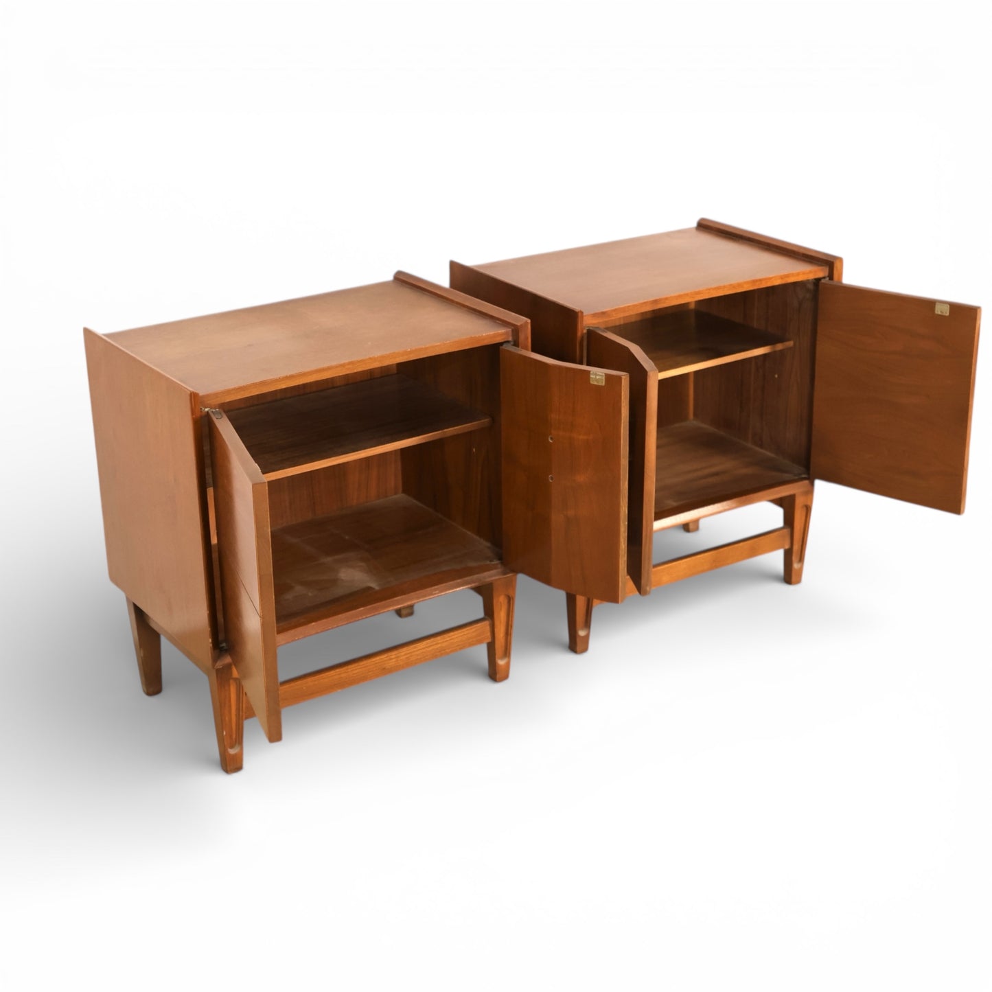 Specialty Woodcraft Inc. Vintage Mid Century Modern Pair of Nightstands c. 1960s