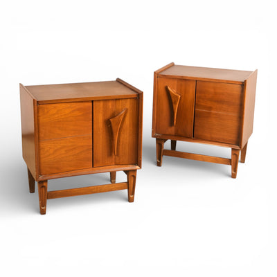 Specialty Woodcraft Inc. Vintage Mid Century Modern Pair of Nightst... — front view