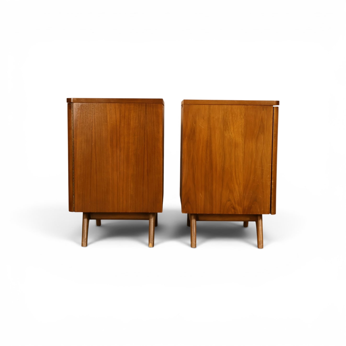 Young Manufacturing pair of nightstands straight on view showing matched grain