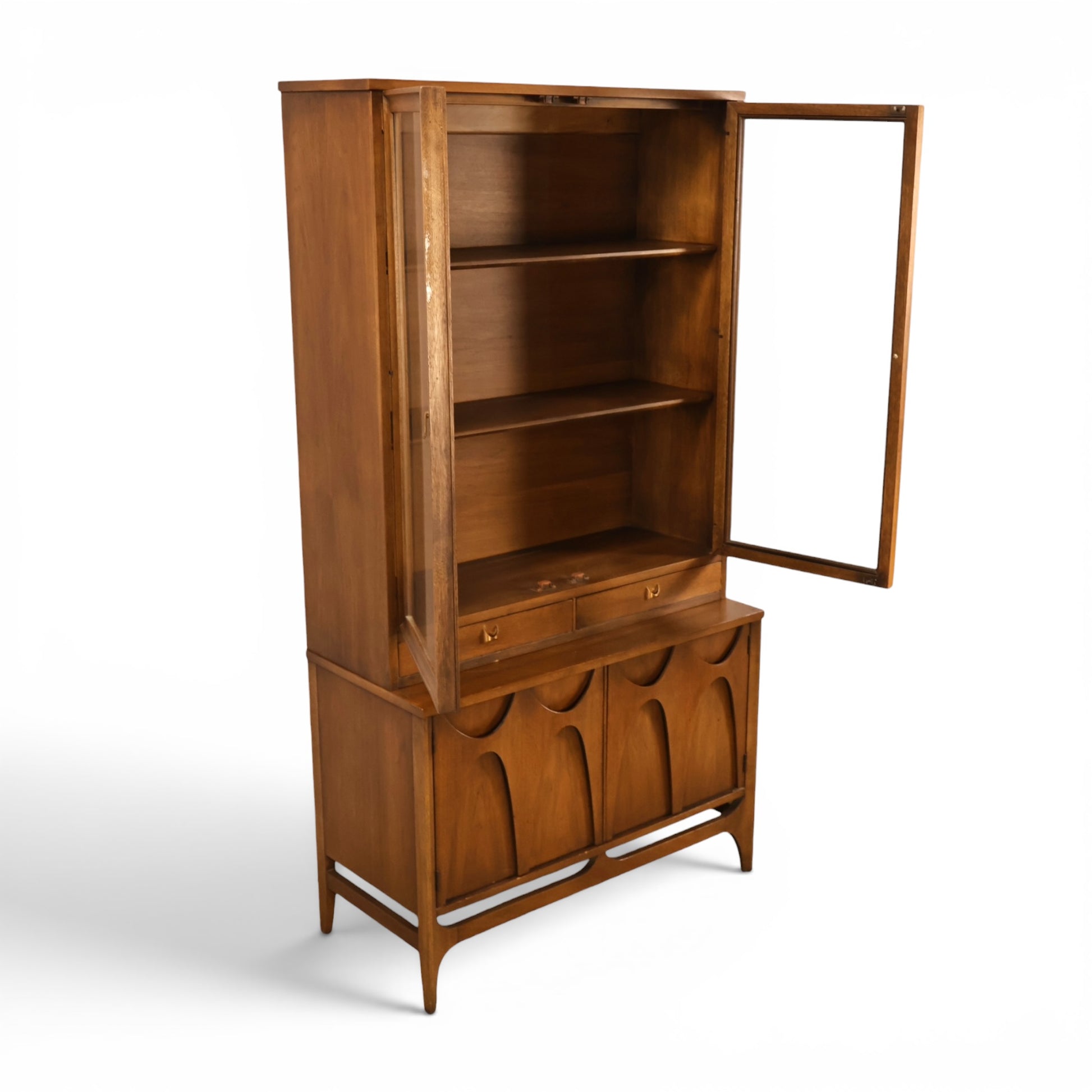 Broyhill Brasilia walnut china cabinet condition detail