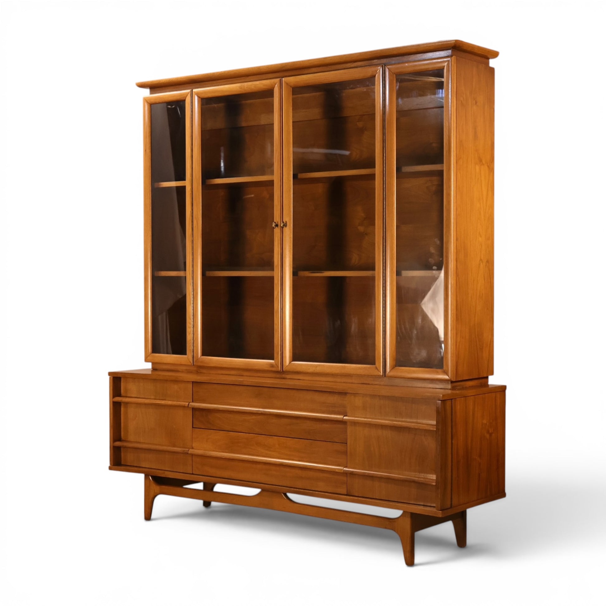 Young Manufacturing china cabinet three quarter view