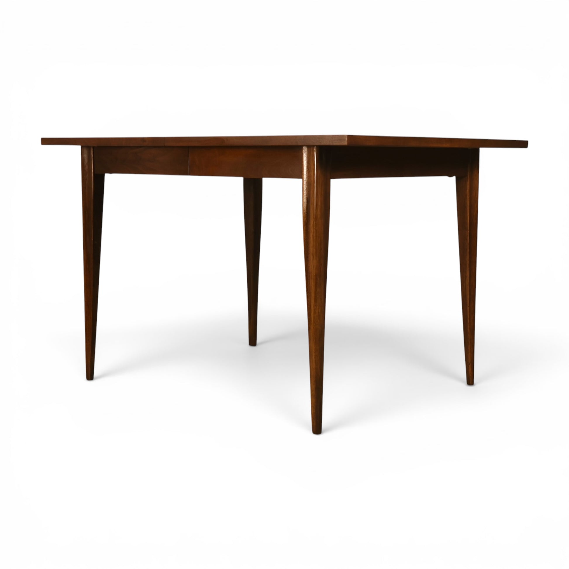 Broyhill Saga dining table side angle view
