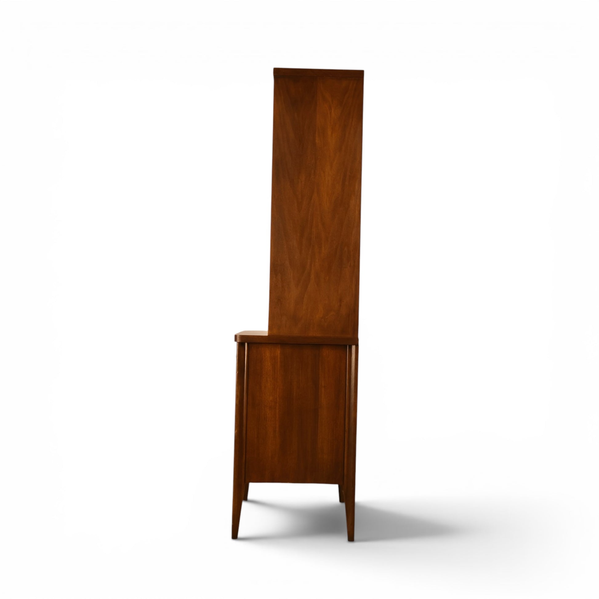 Broyhill Saga china cabinet tapered leg detail