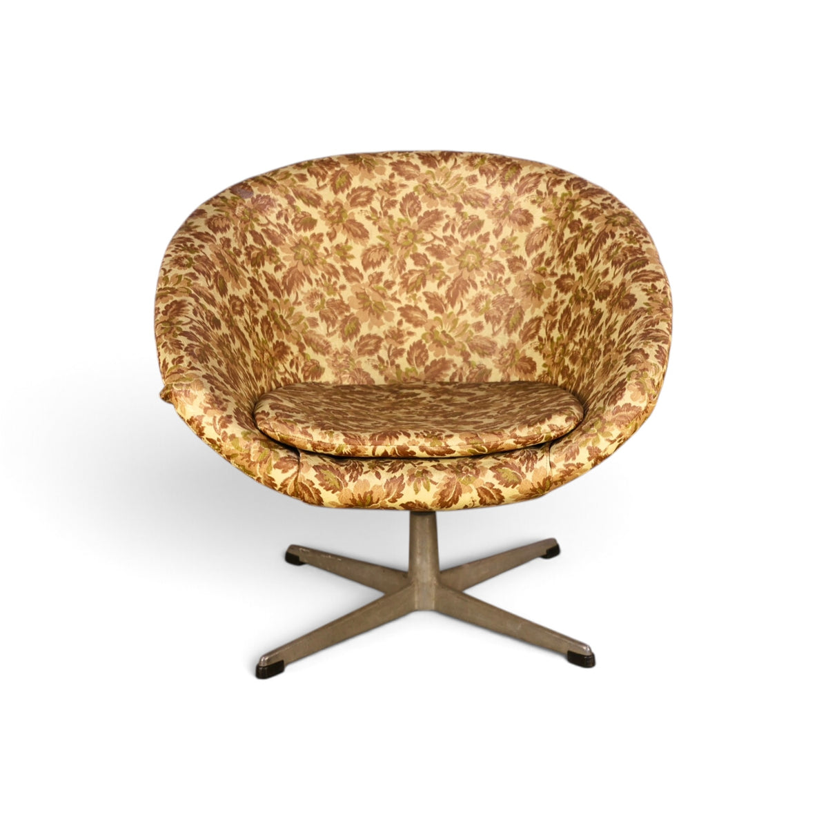 Overman Sweden pod swivel chair front view