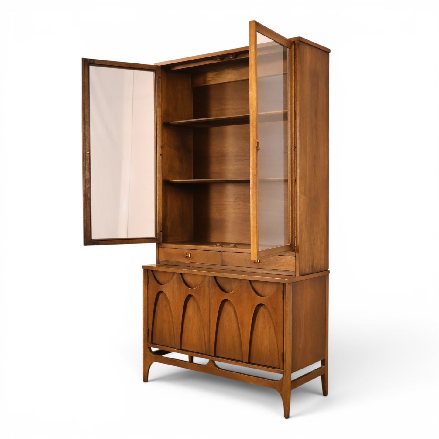 Broyhill Brasilia china cabinet top section side view