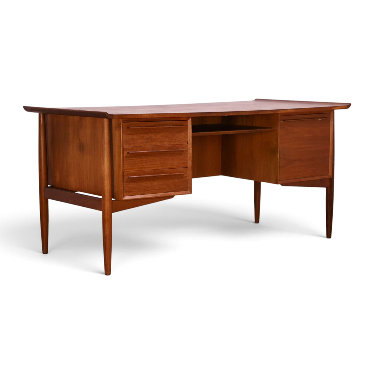 Arne Vodder for HP Hansen teak executive desk right angle view