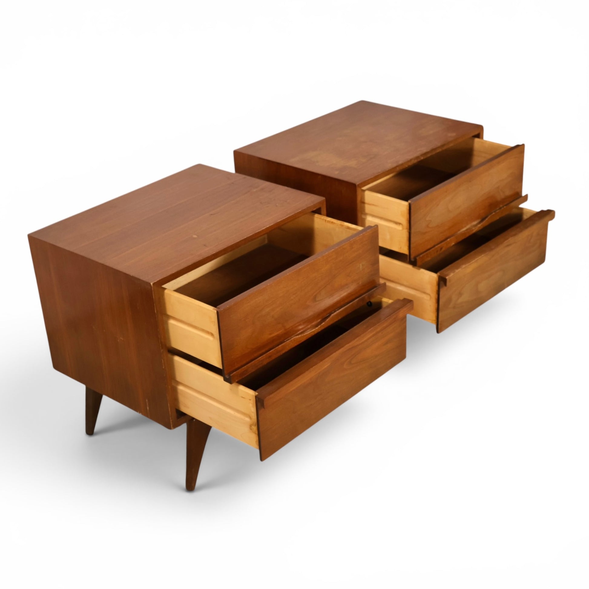 Tobago nightstand walnut grain detail