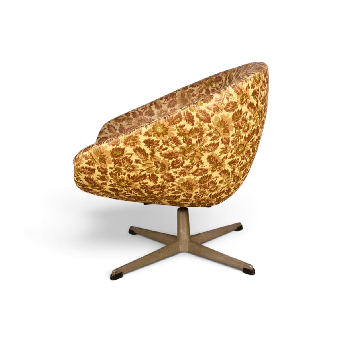 Overman Sweden pod swivel chair side profile