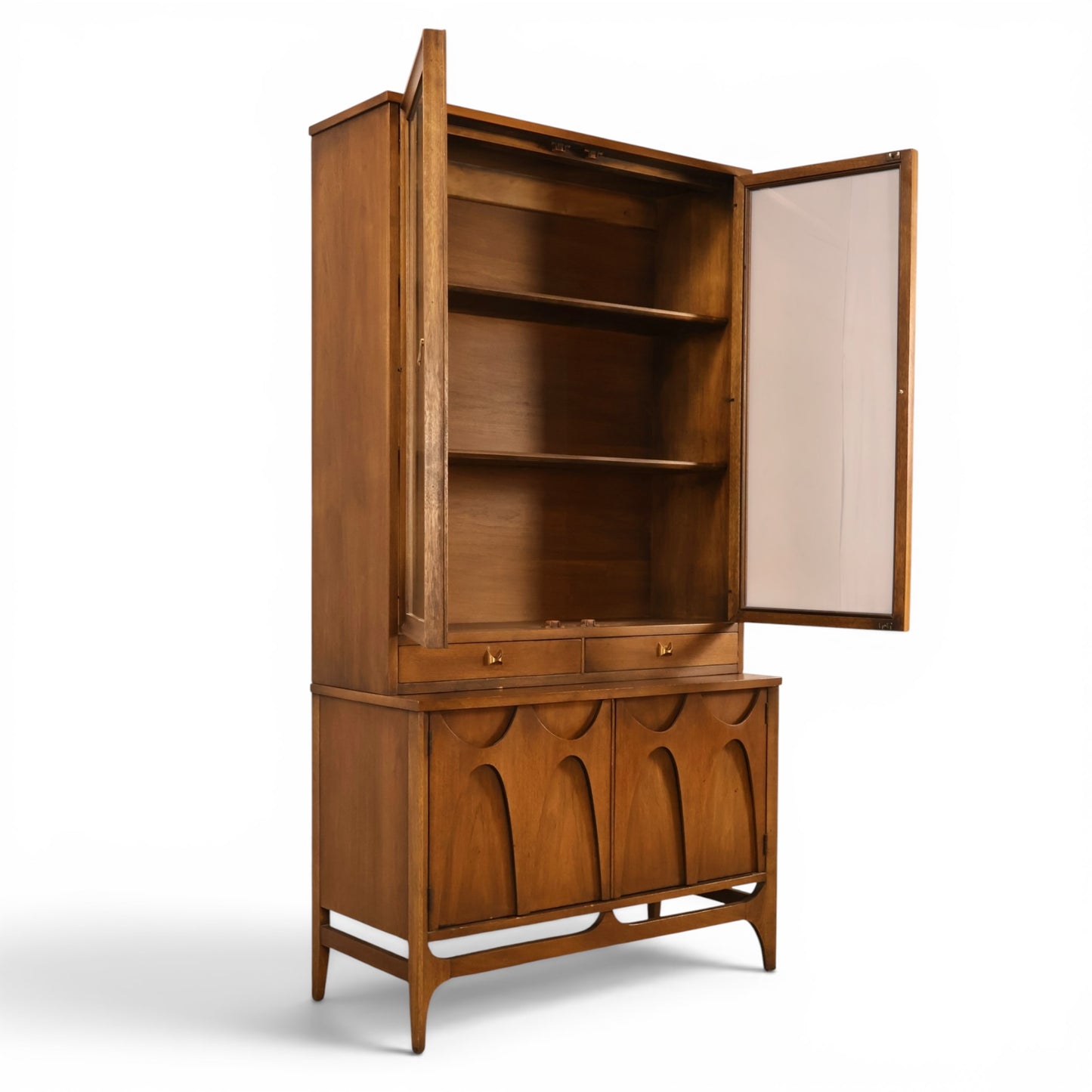Broyhill Brasilia china cabinet base back and construction detail