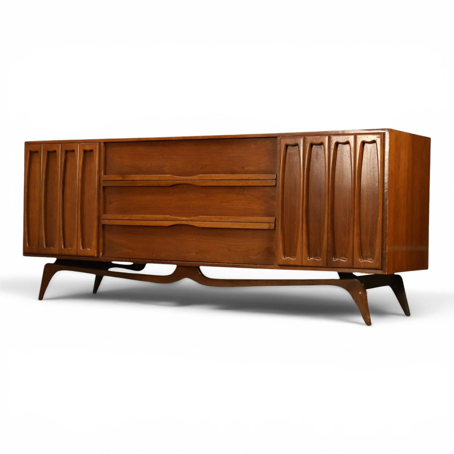Tobago lowboy dresser walnut grain detail