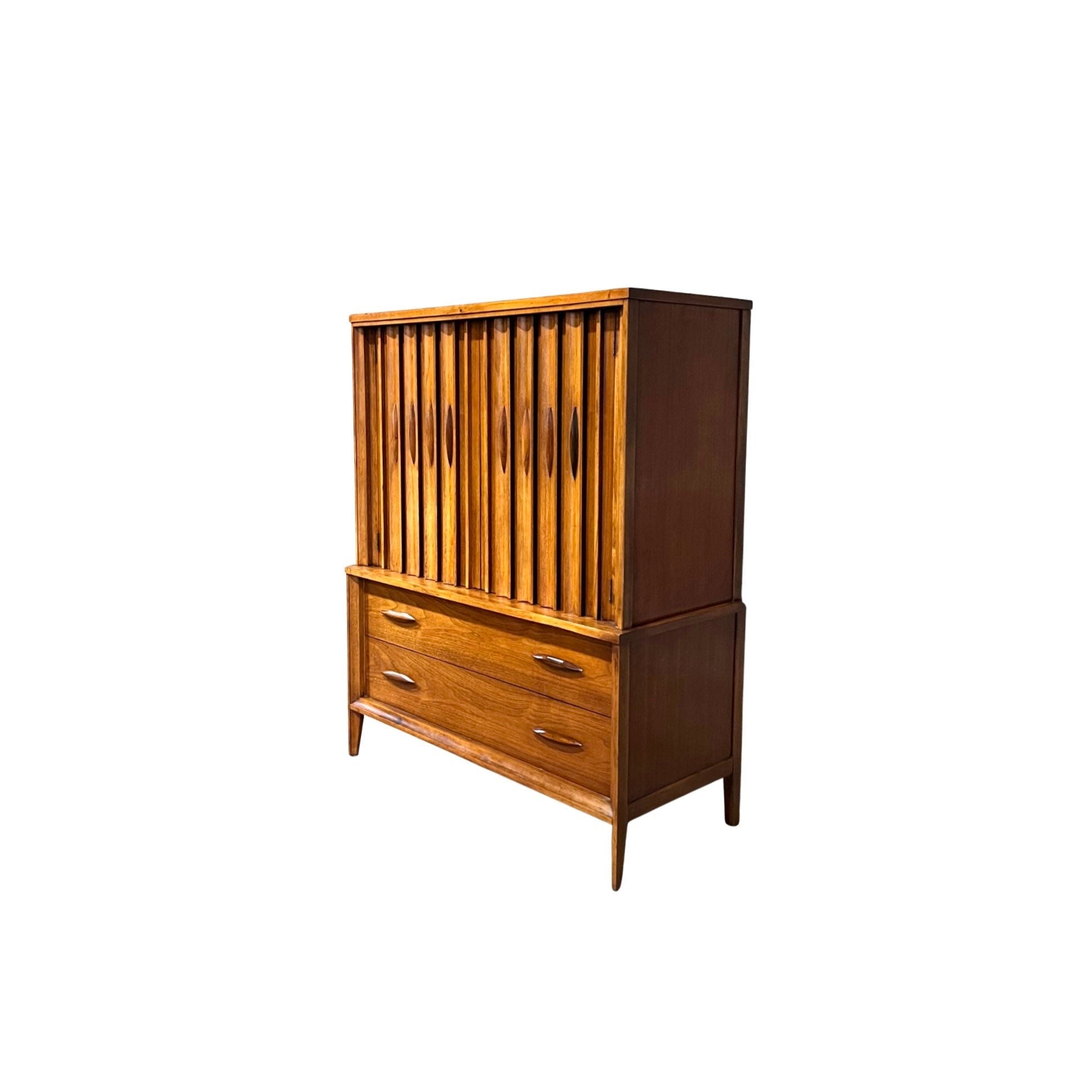 Thomasville vintage mid-century modern gentleman's chest with elegant walnut wood and rosewood embellishments, offering ample storage space