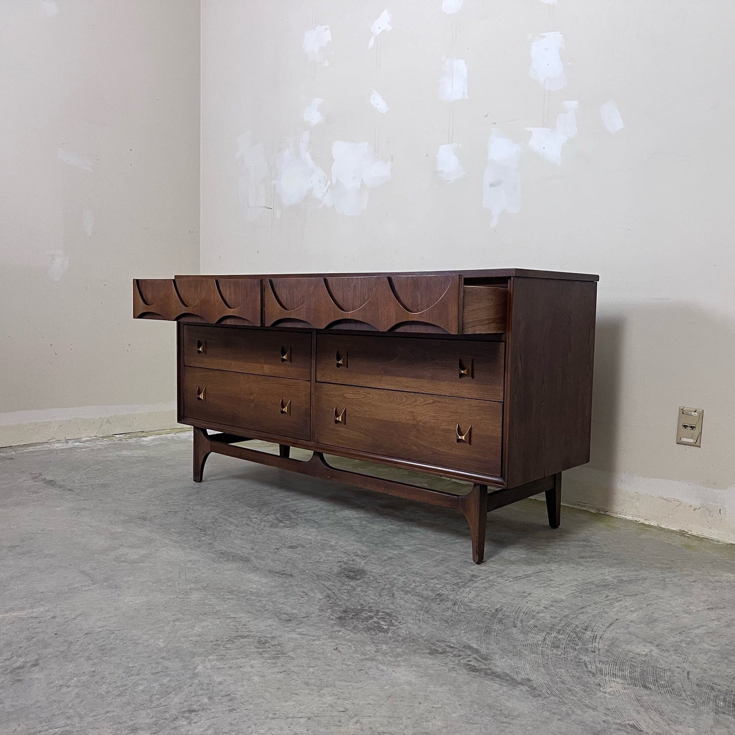 Brasilia by Broyhill Premier Sculptural 6 Drawer Dresser Circa 1960’s