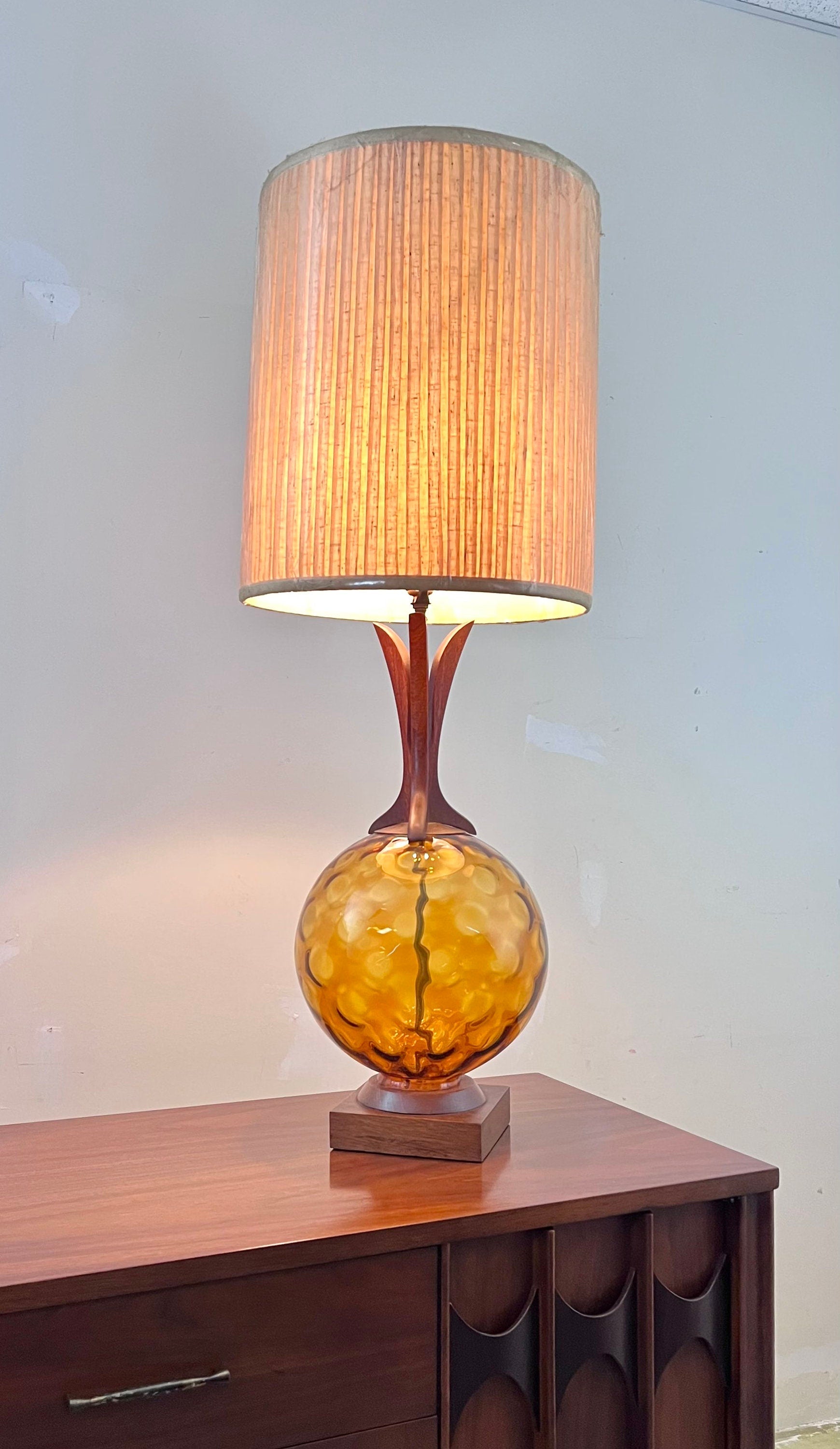 Mid Century Modern Vintage 1960's Modeline Style Table Lamp