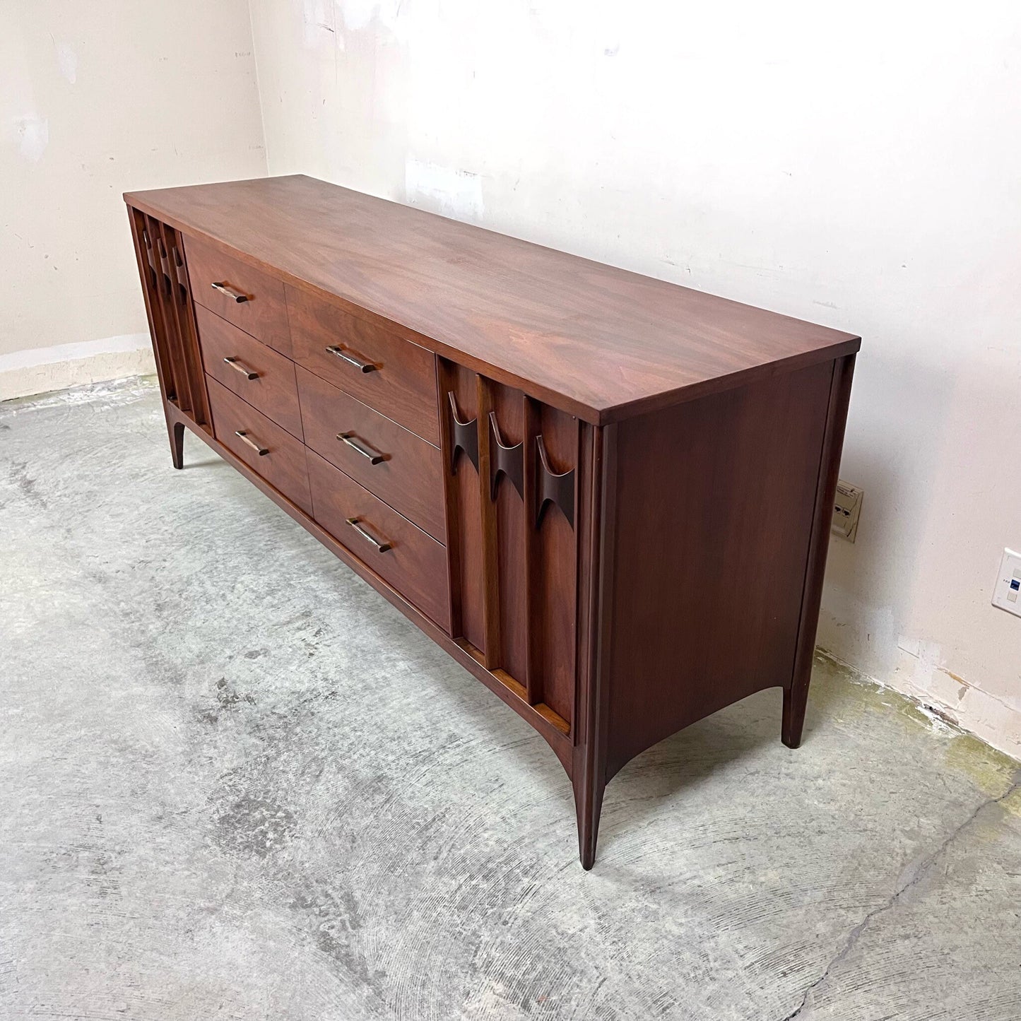 Kent Coffey “Perspecta” Mid-Century Modern Walnut Quad 12 Drawer Dresser c. 1960s