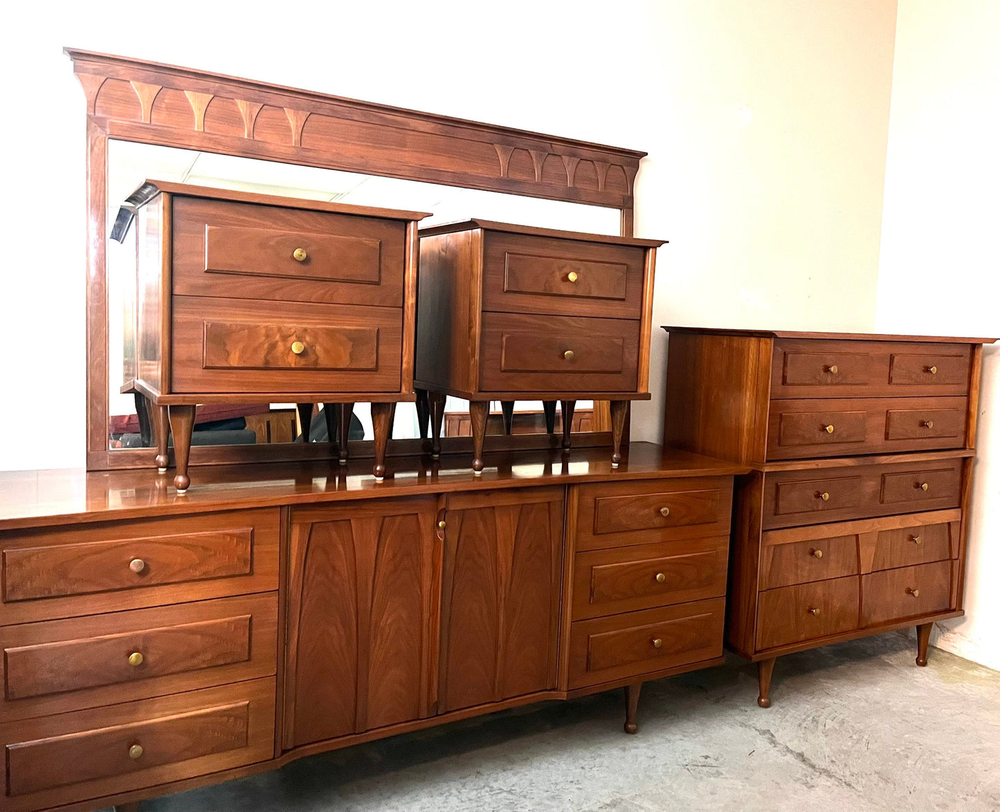 Vintage Concave Mid Century Modern Longboy 9 Drawer Dresser c. 1960s