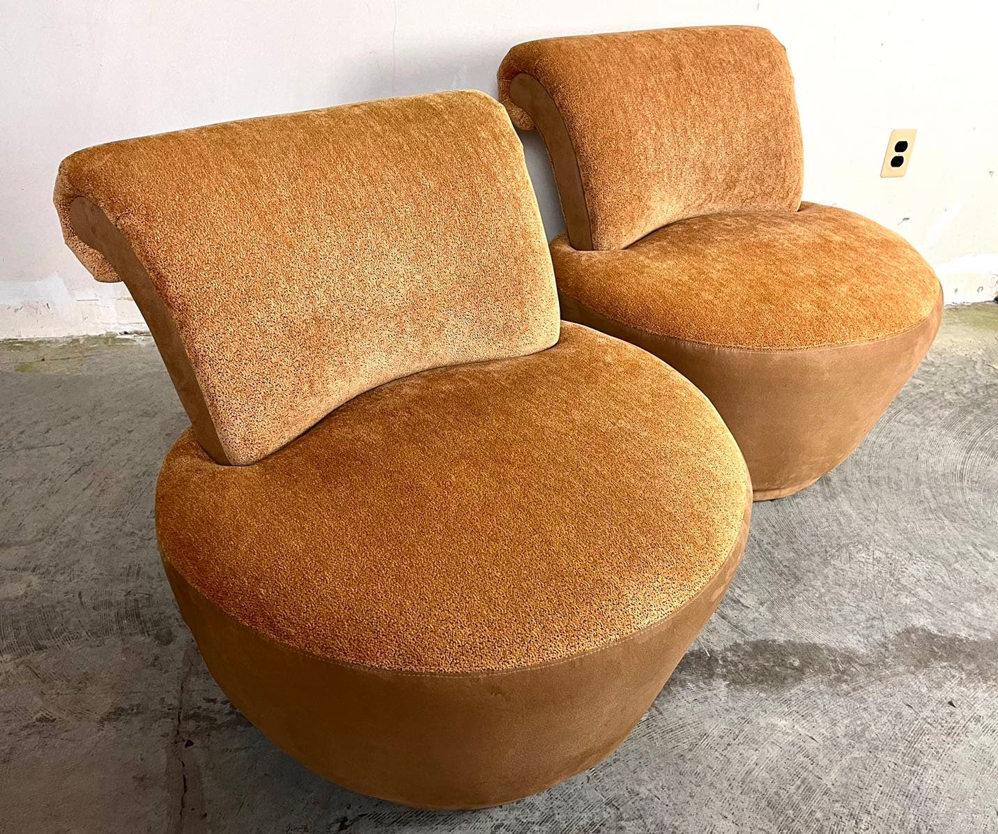 Vladimir Kagan for Weiman pair of Mid Century Modern swivel lounge chairs c. 1980s
