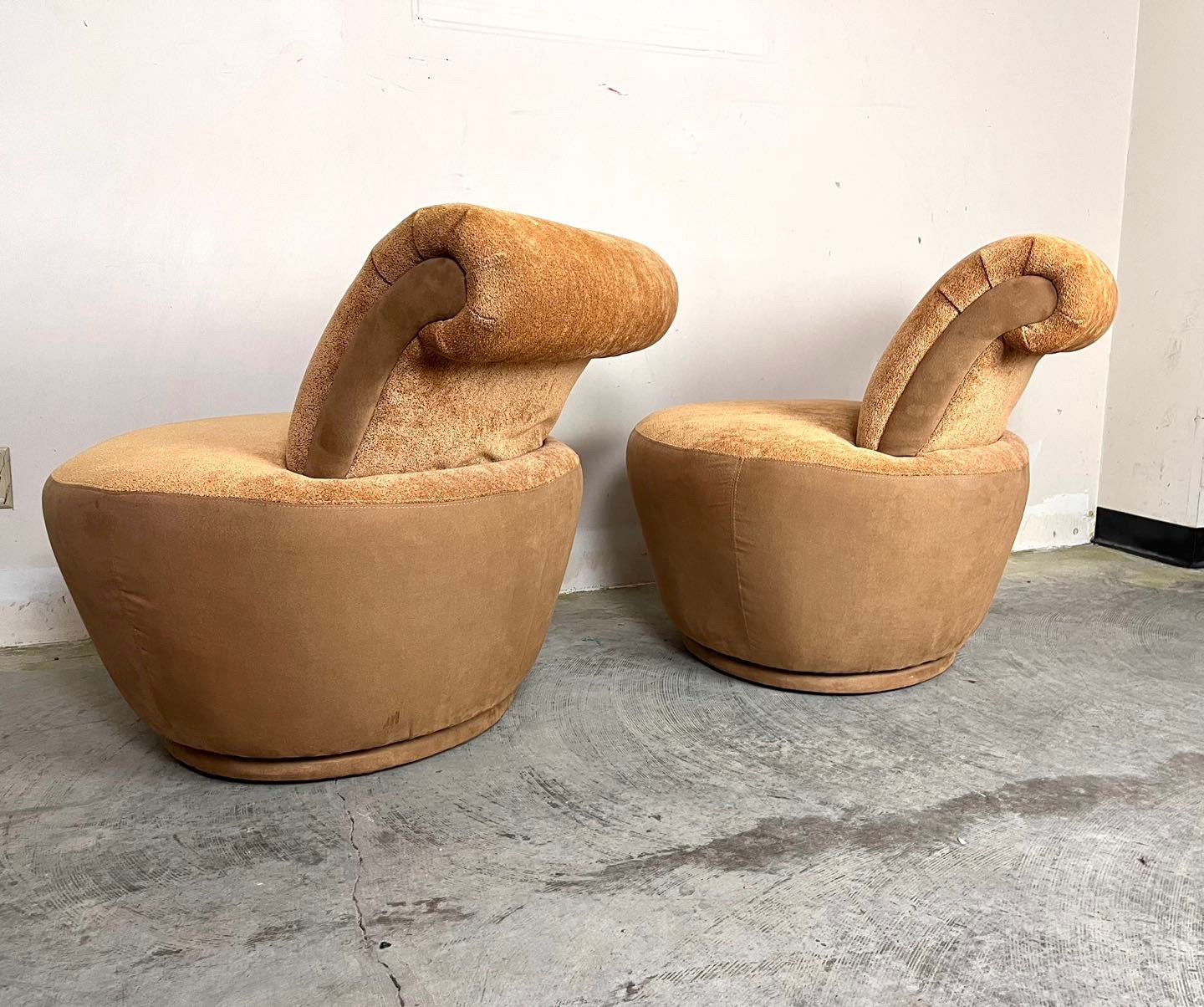 Vladimir Kagan for Weiman pair of Mid Century Modern swivel lounge chairs c. 1980s