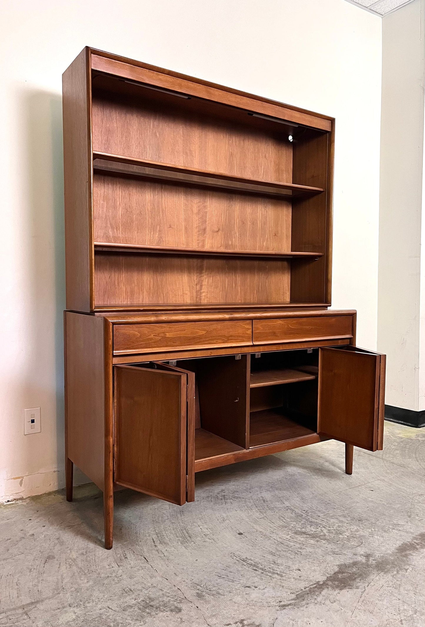 Barney Flagg for Drexel Parallel Mid Century Modern Credenza Sideboard Buffet and Hutch c. 1960s