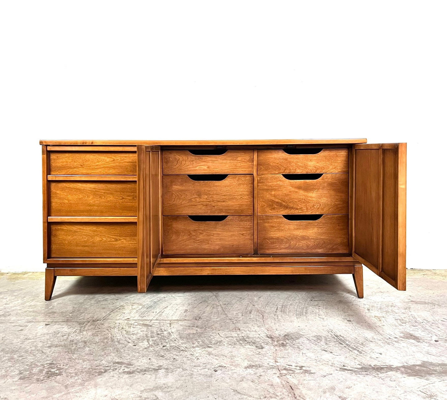 Lane Rythym Style Vintage Mid Century Modern Lowboy 9 Drawer Dresser c. 1960s